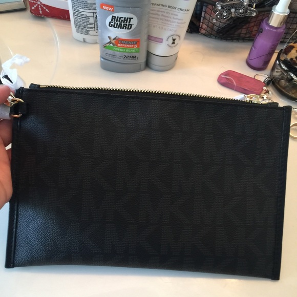 NEW MICHAEL KORS Darkblue CLUTCH MK SIGNATURE LOGO - Picture 2 of 7