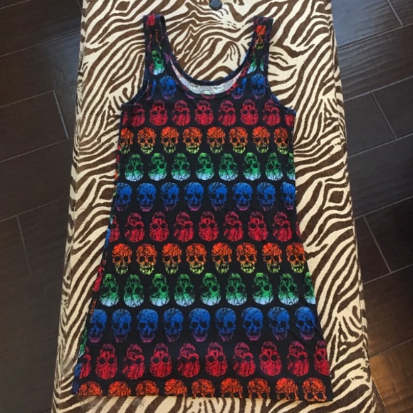 Tops - Rainbow colored skull tank top! ☠️