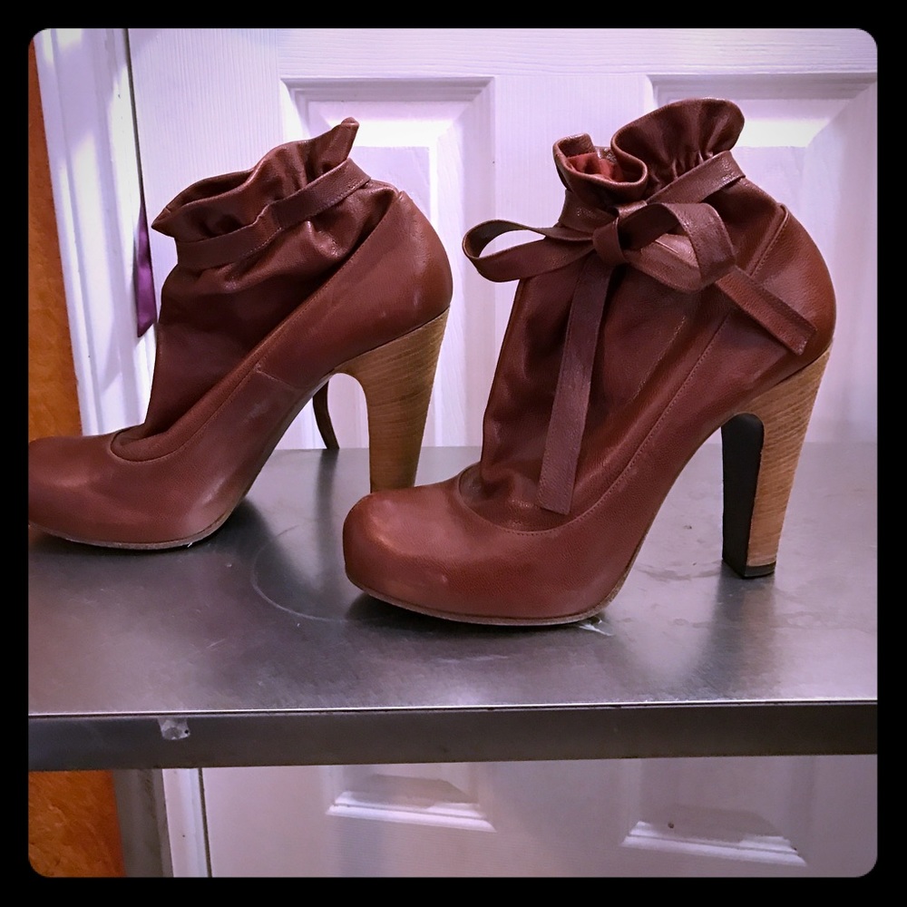 Marc by Marc Jacobs leather boots! Cute!