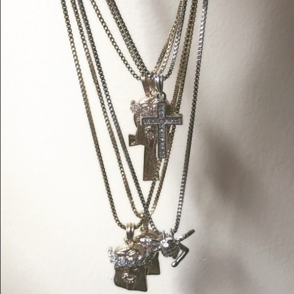 Box Chain Necklace w/ Charm