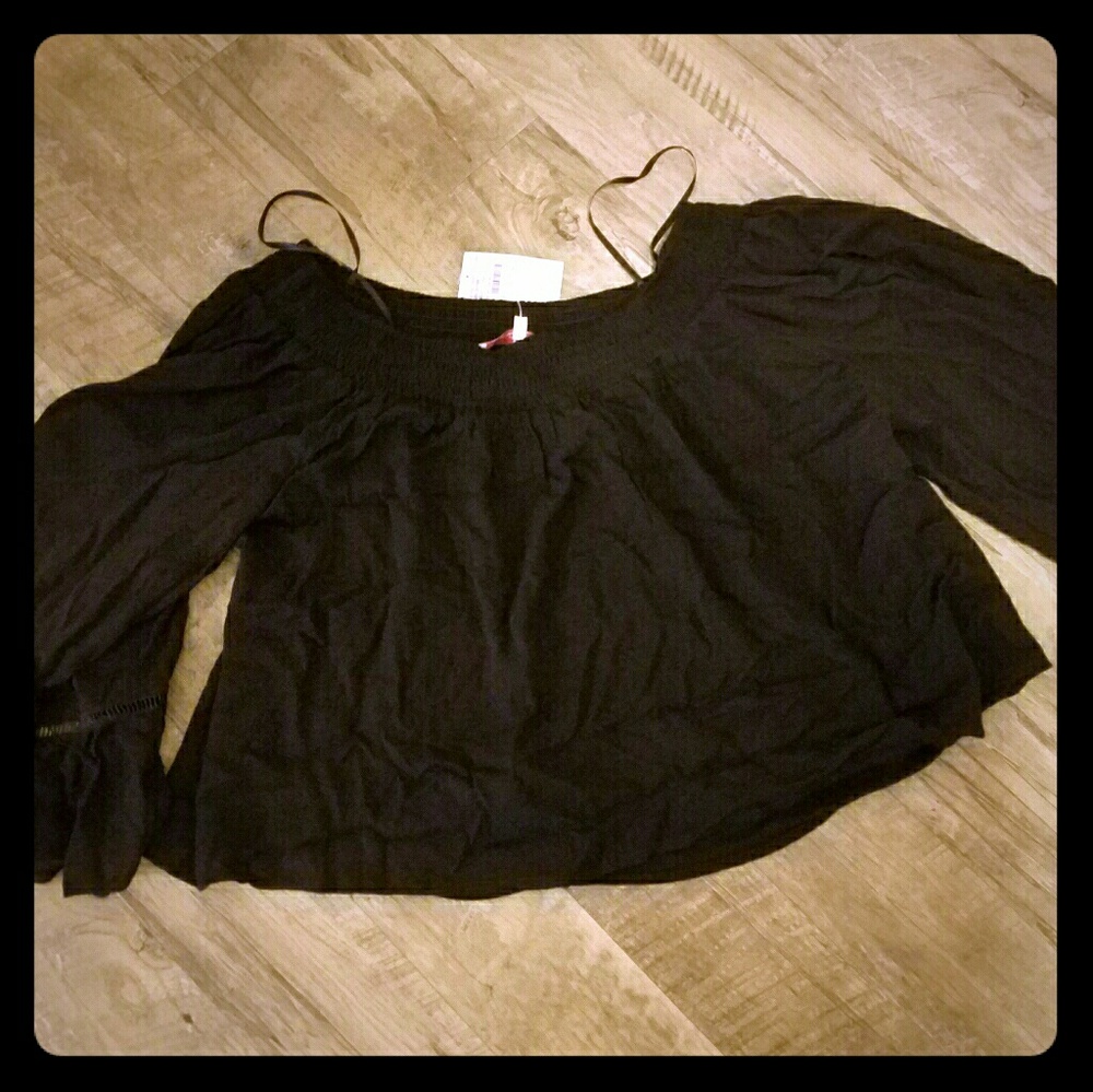 Off shoulder bell sleeve