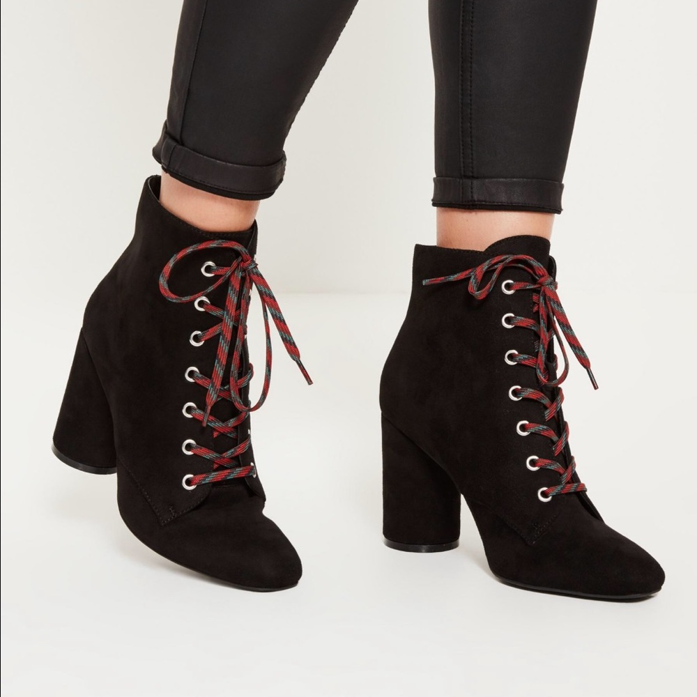 *BRAND NEW NEVER WORN* BLACK BOOTIES