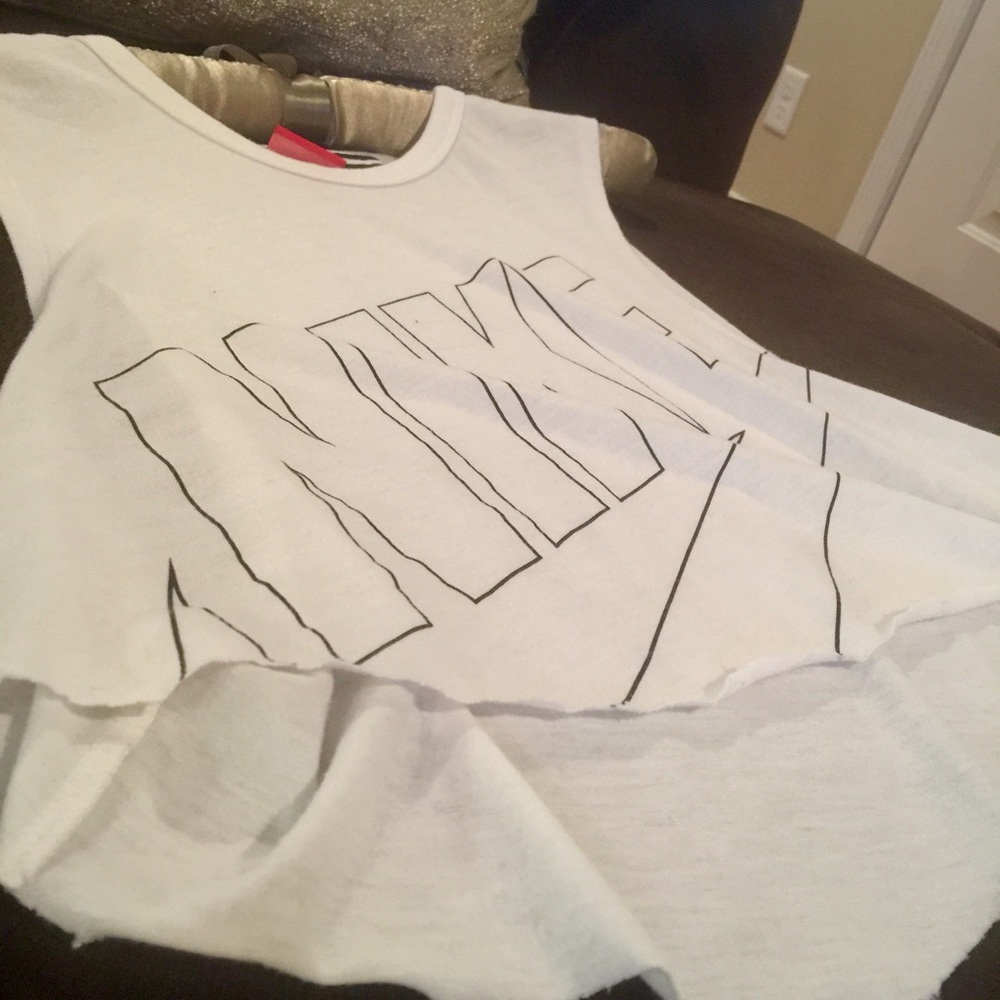 Nike Crop Top - Picture 2 of 3