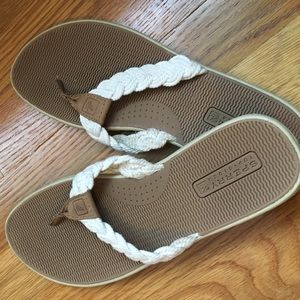 SPERRY white lace flip-flops!