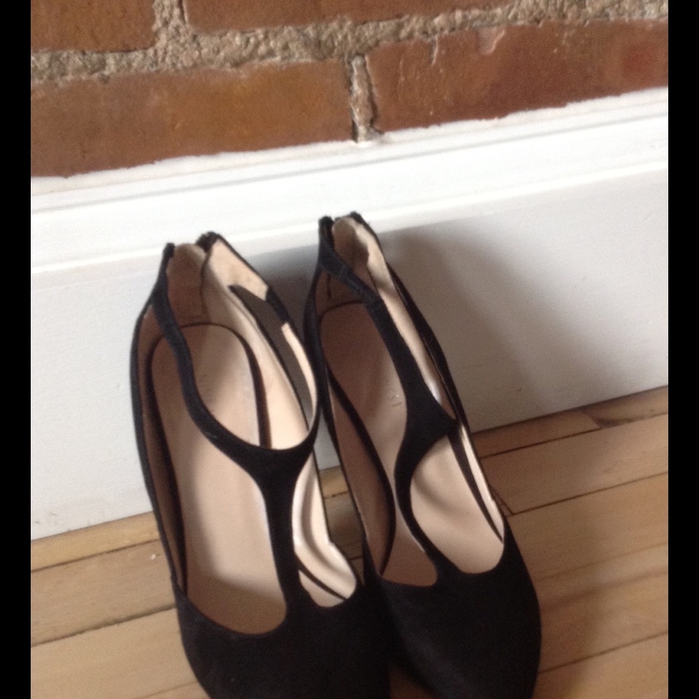 Nine W. suede black heels