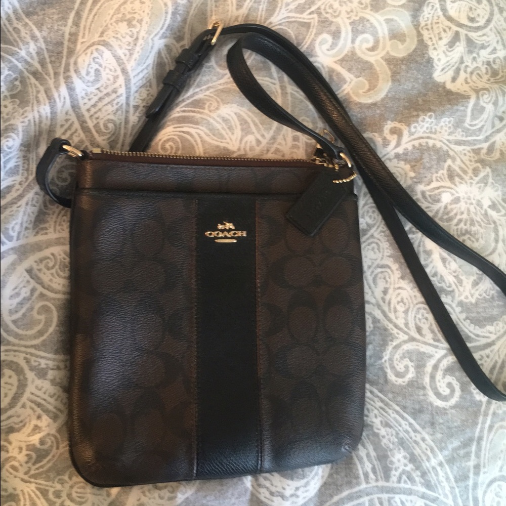 Coach crossbody purse -amazing condition