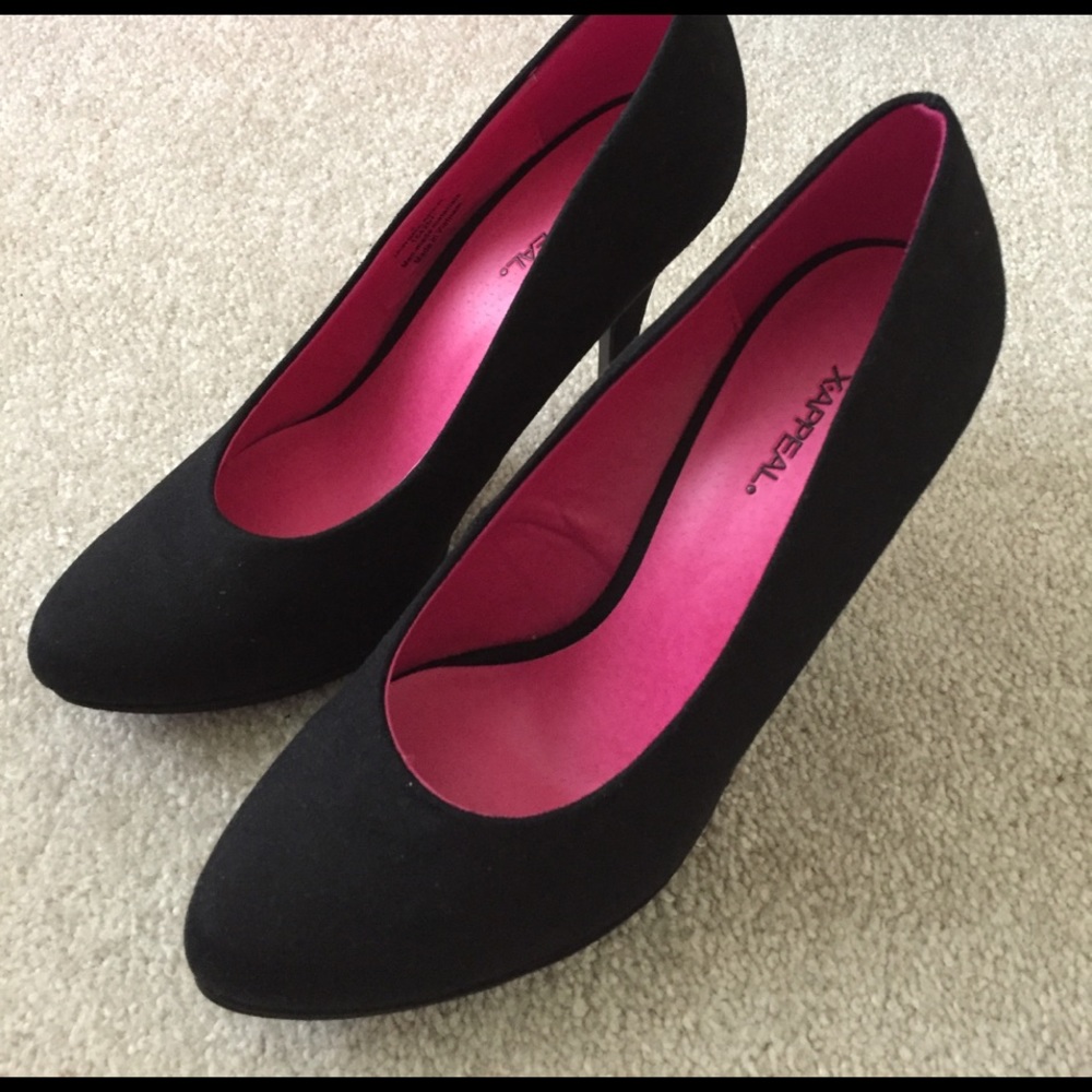 Black Pumps