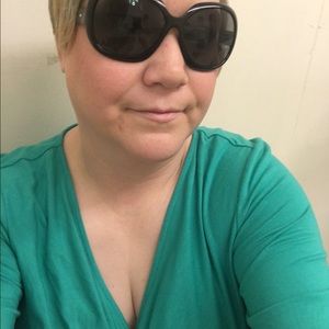 Meet your Posher, Rena