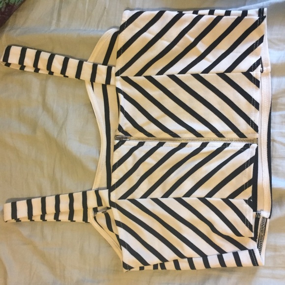 Soprano from Nordstroms Black and White Crop Top - Picture 3 of 3