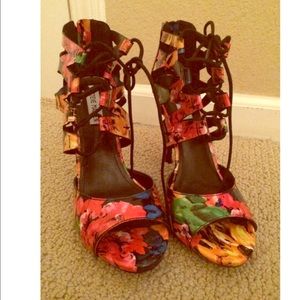 Floral Steve Madden sandal pumps