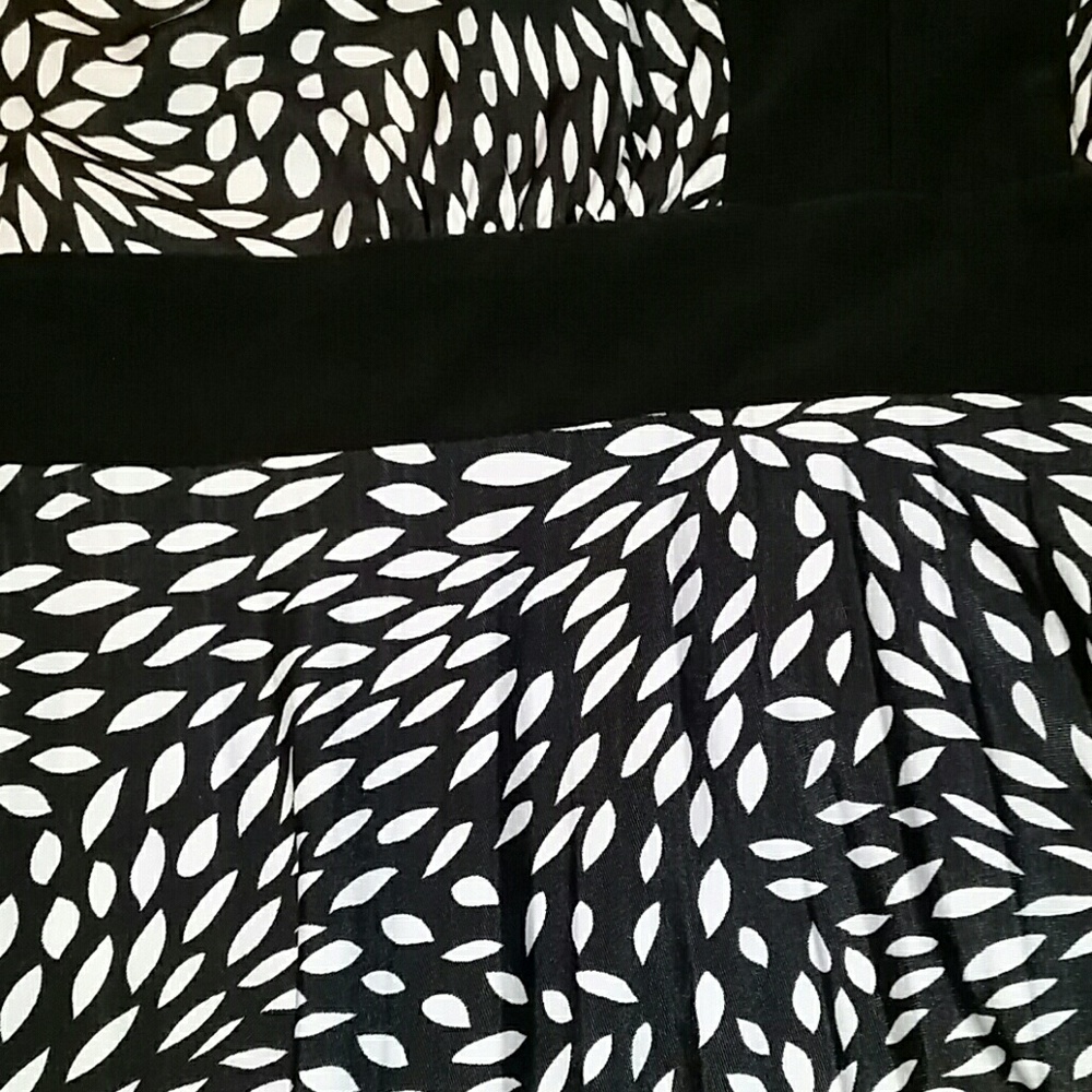 Forever 21 Black & White Dress - Medium - Picture 3 of 9