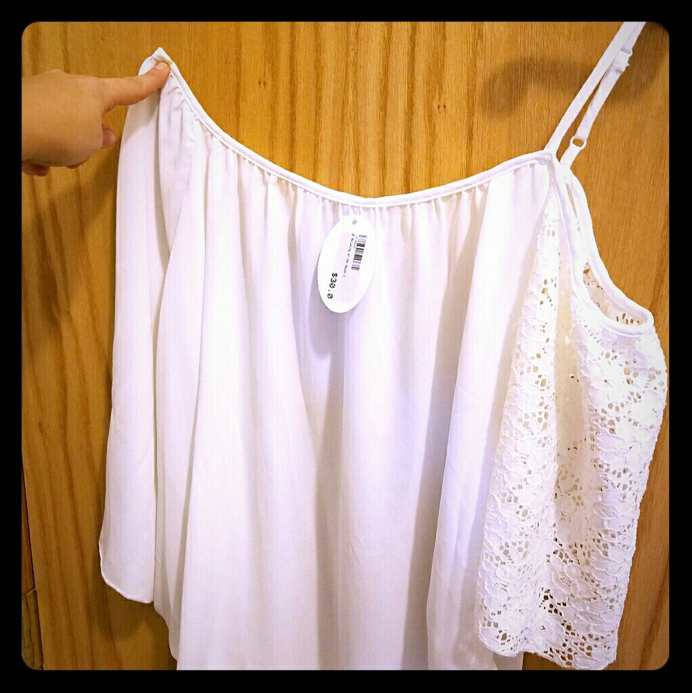 Off shoulder boutique top