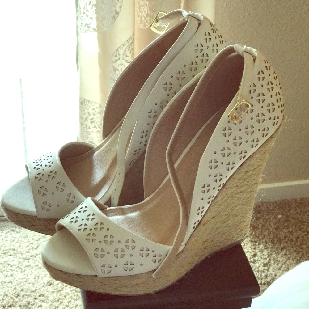 Cute cream wedges 😍