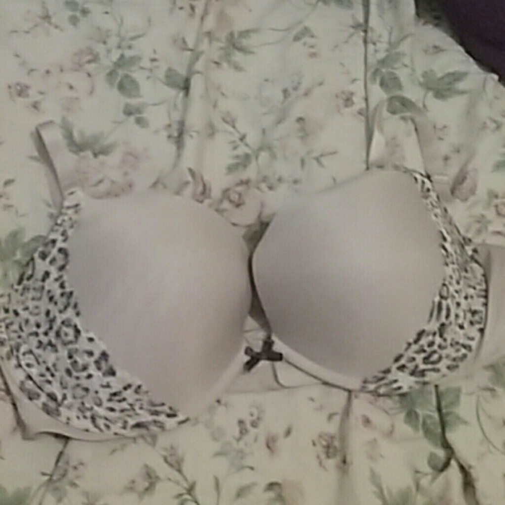 Push up victoria's secret bra
