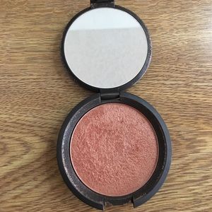 Becca highlighter in the color rose gold
