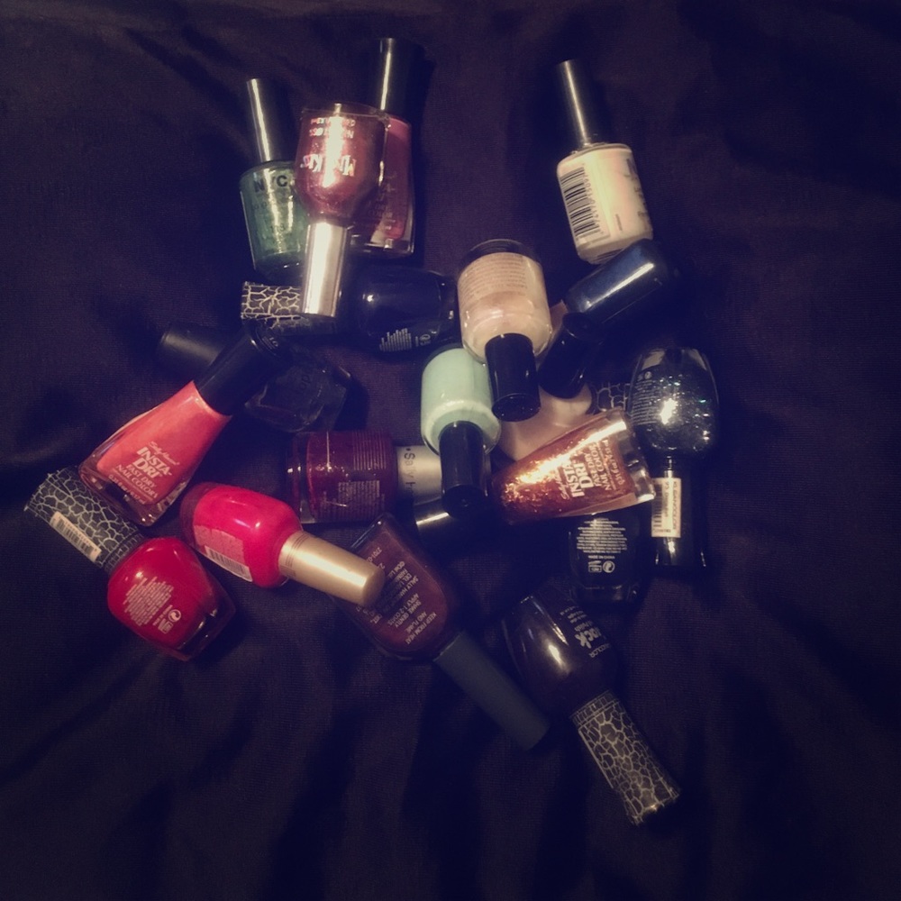 Lot of nail polish colors (19total)