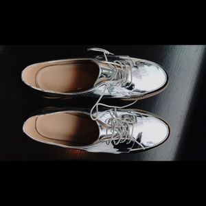 SILVER PLATFORM SNEAKERS