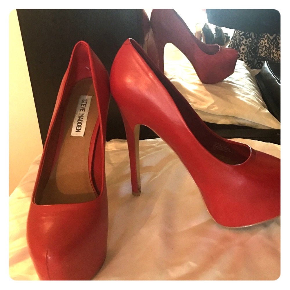 Steve Madden Dejavu Leather Platform Heels 👠