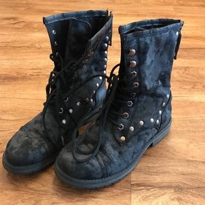 Size 7.5 Roxy Combat boots