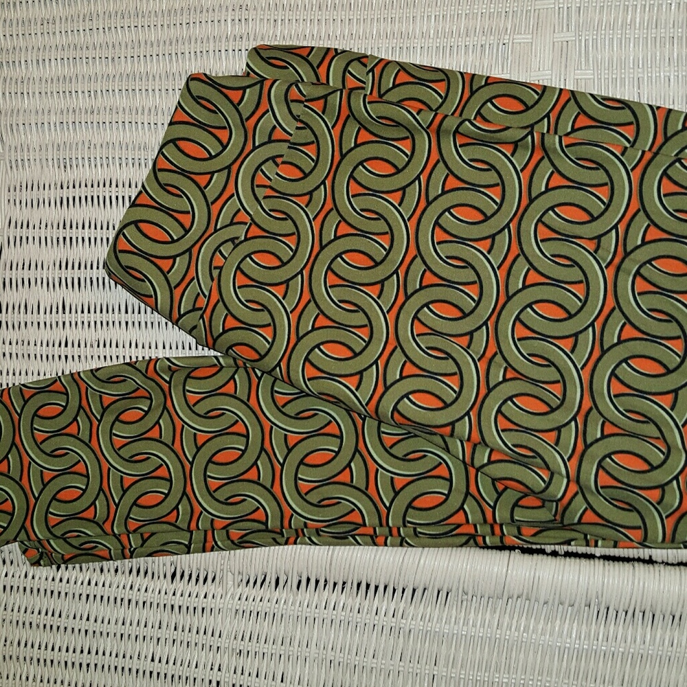 Lularoe TC celtic style knot