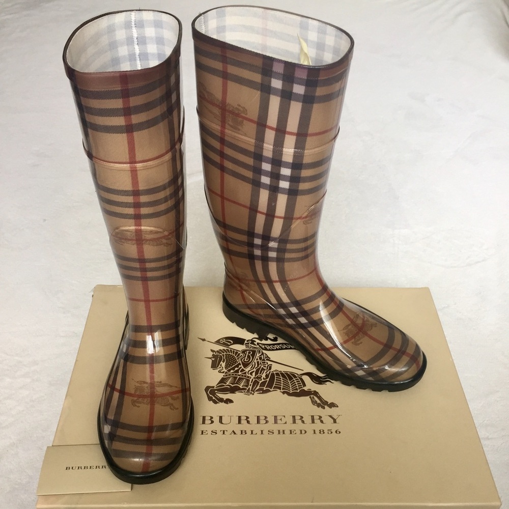 Burberry rain boot!☔️️