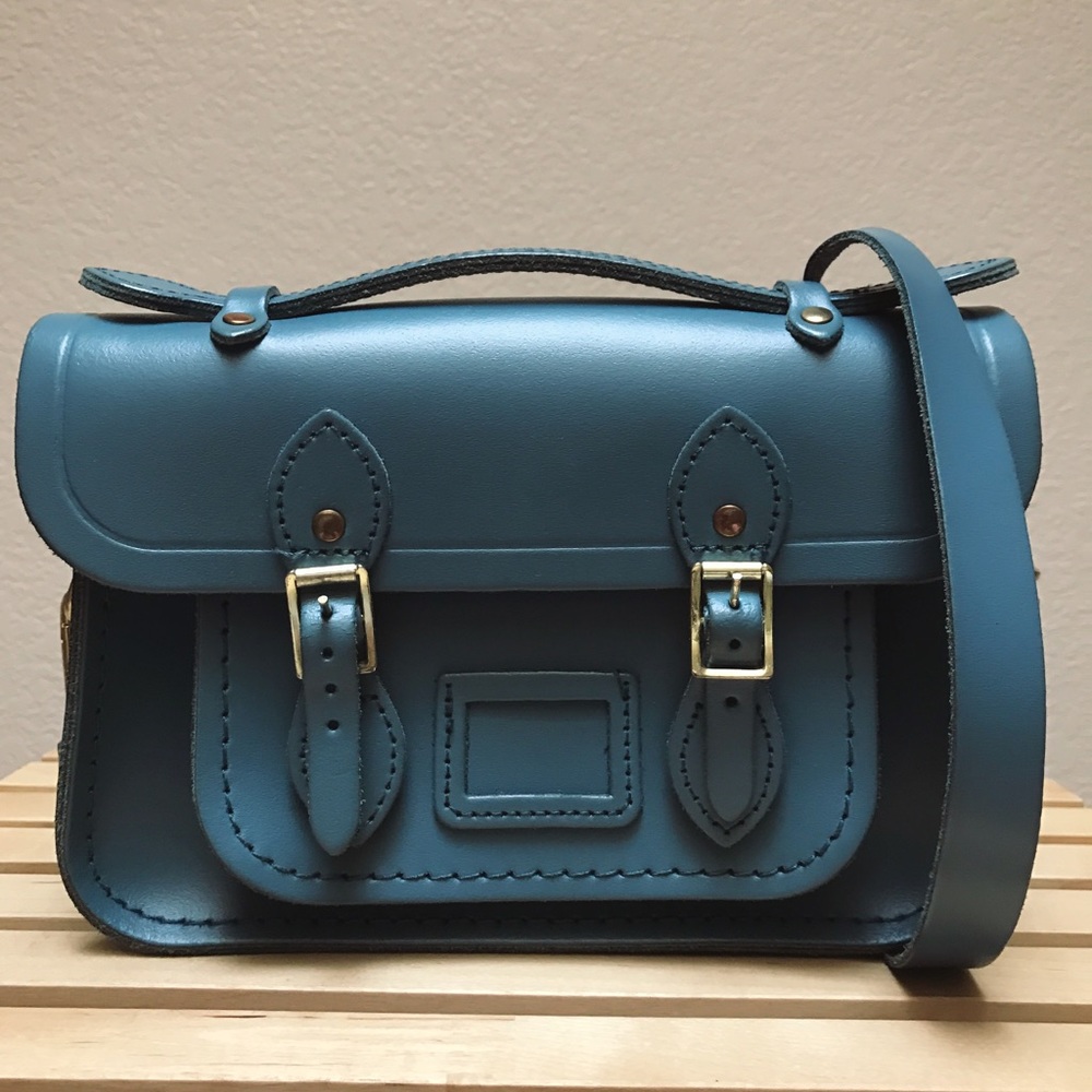 THE MINI SATCHEL WITH MAGNETIC CLOSURE IN LEATHER