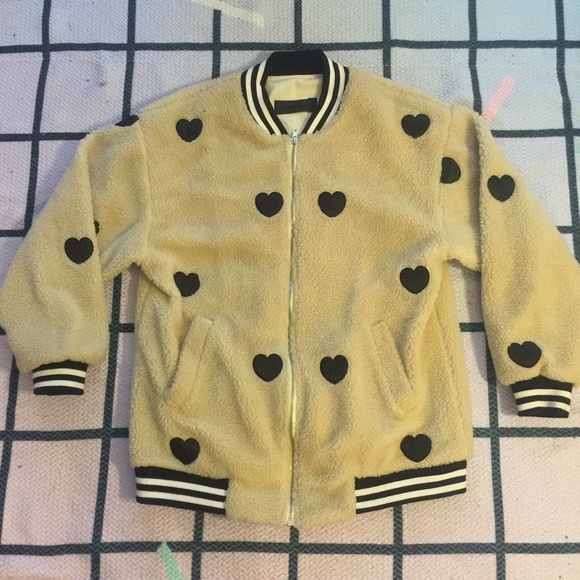 Jackets & Blazers - STYLENANDA SHEARLING HEART VARISTY BOMBER Jackets & Blazers - STYLENANDA SHEARLING HEART VARISTY BOMBER