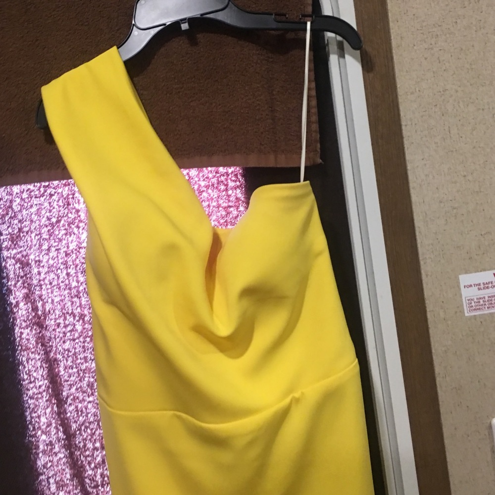 Issue New York yellow dress