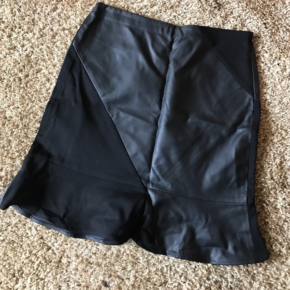 /Ann Taylor/ faux leather blend skirt