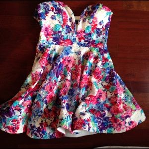 🎀Floral, plunge, cocktail dress🎀