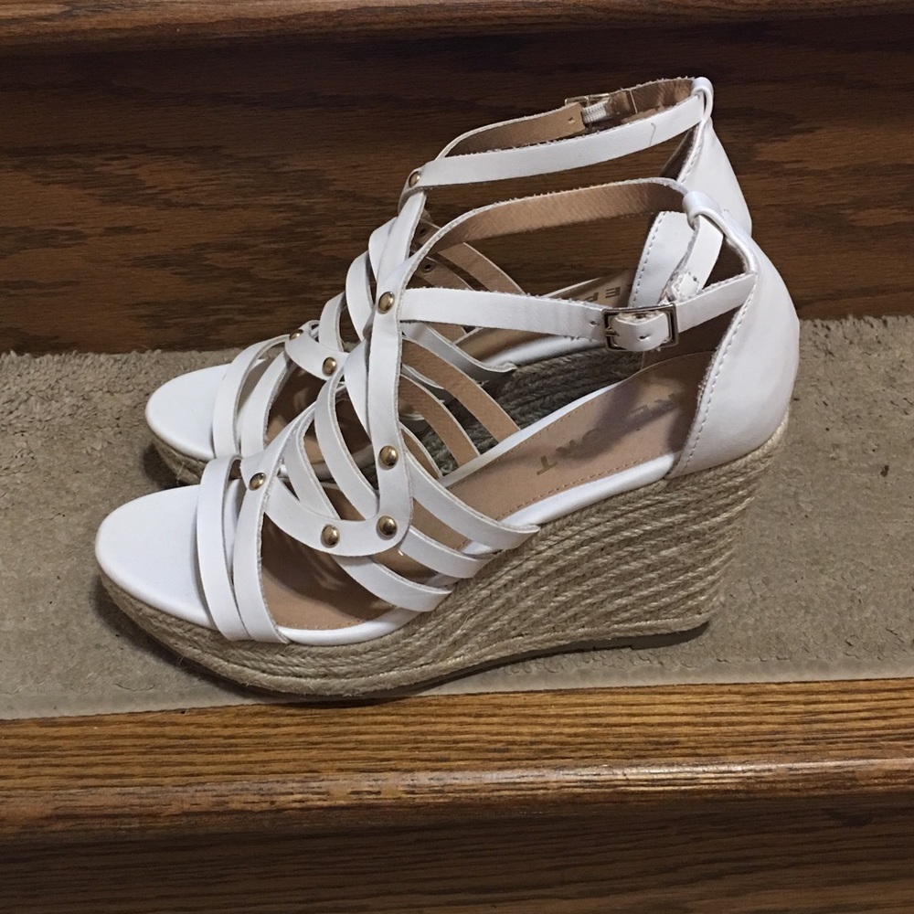 White Wedges