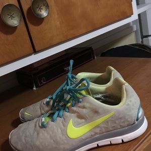 NIKE FREE RUN 5.0 True Size 7!