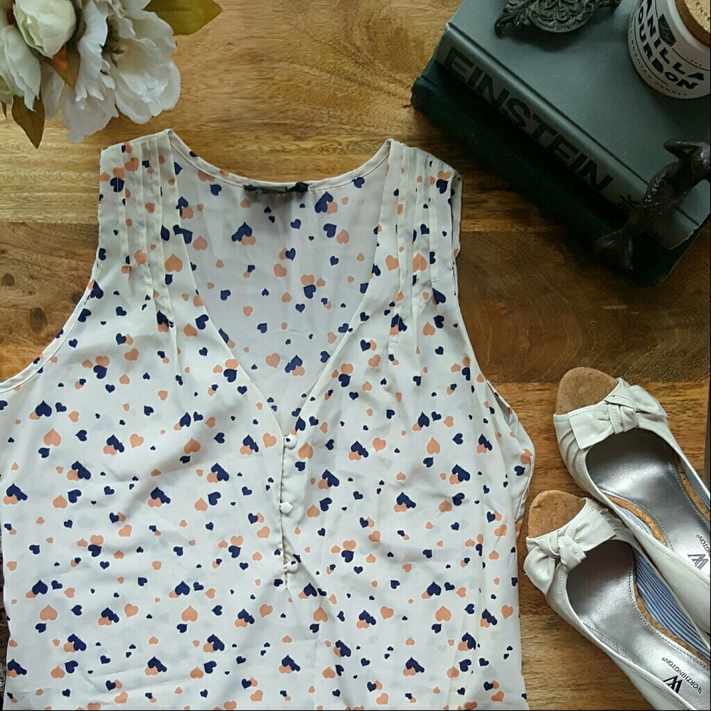 ⛔SOLD⛔ Silky heart tank top