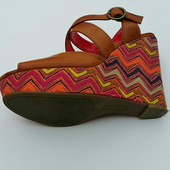 Unlisted by kenneth Cole aztec print Wedges - Picture 3 of 4