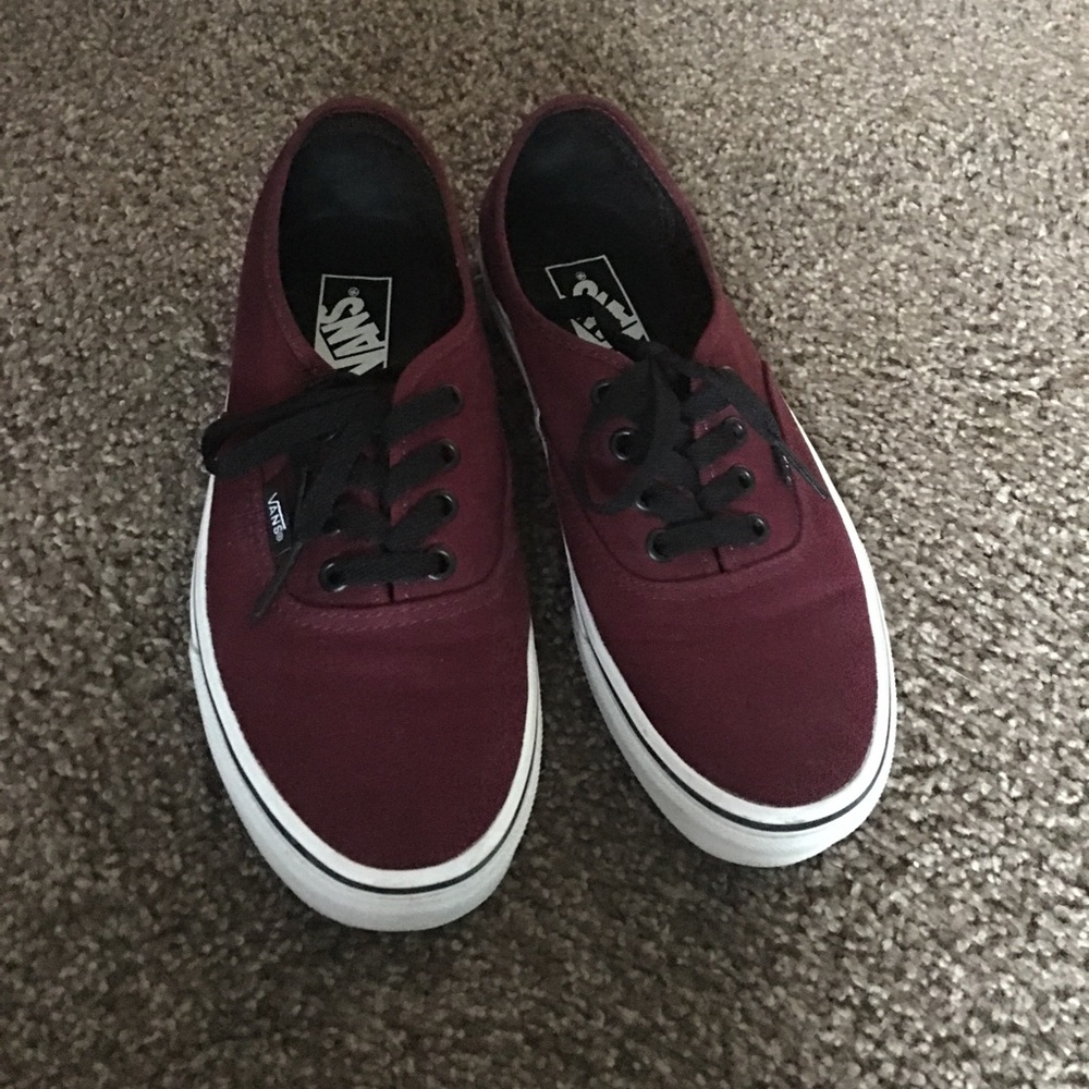 Women's size 71/2 only worn once too tight