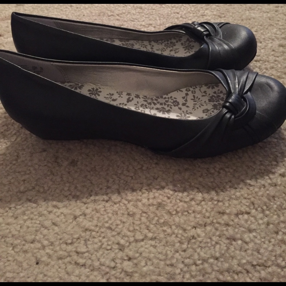 Never worn American eagle wedge/flat shoes