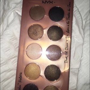 nyx eyeshadow pallet
