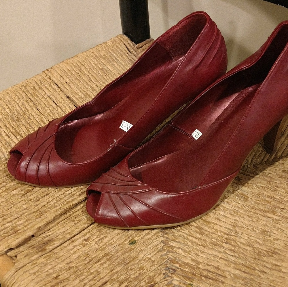 Dark red or maroon heels.