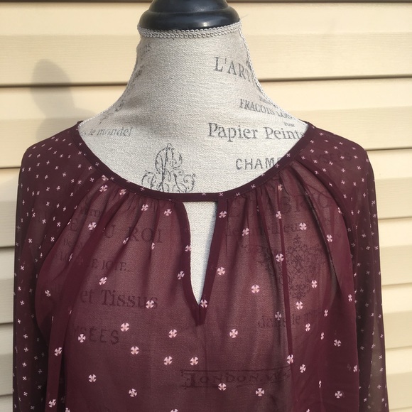 Old Navy Sheer Top - Picture 5 of 8