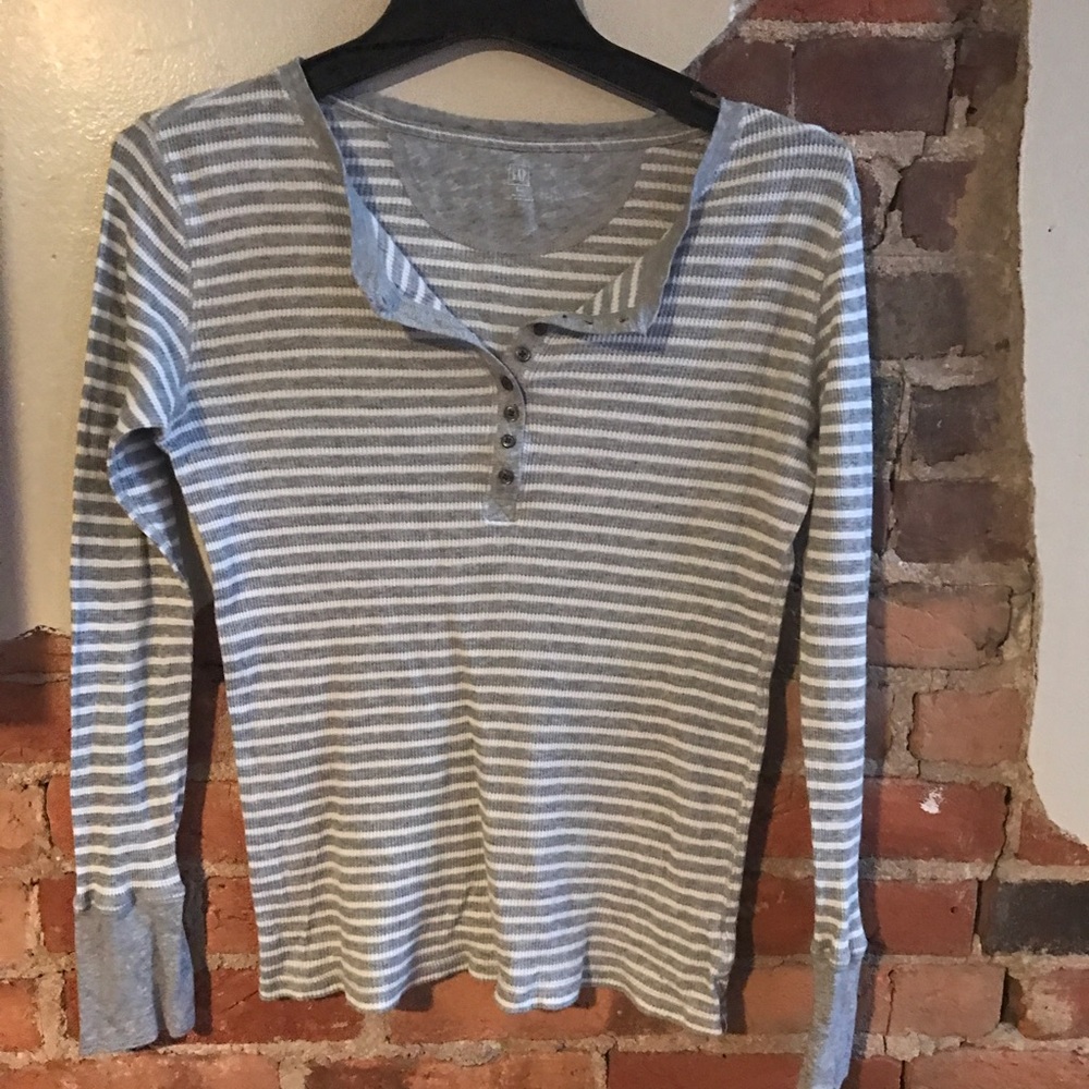 Gap shirt
