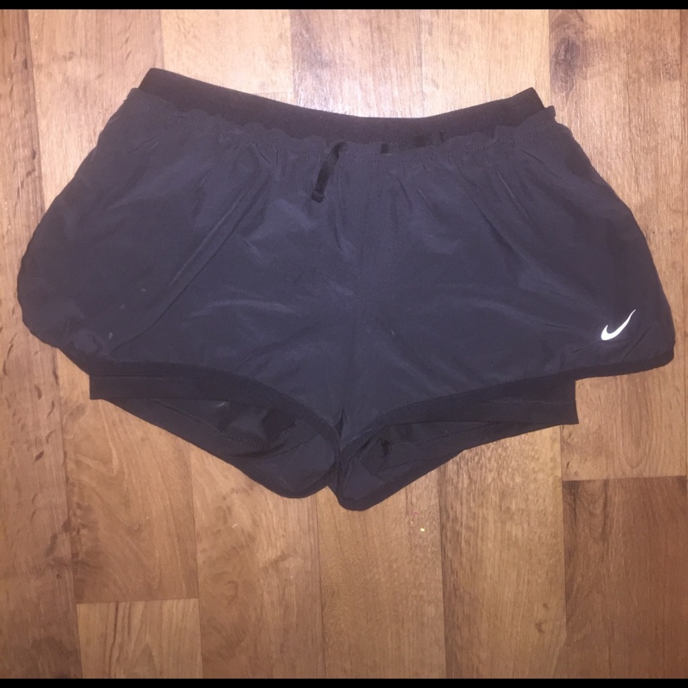 Black nike shorts