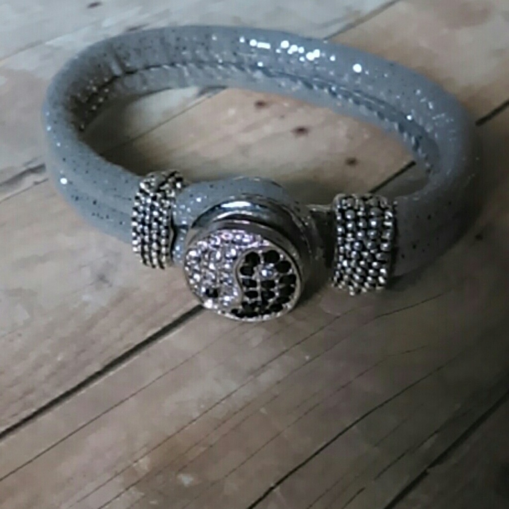 Ying yang sparkly snap button bracelet