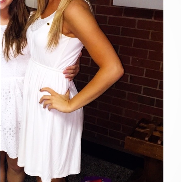 bee stitched Dresses & Skirts - White scoopneck dress