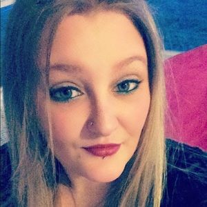 Meet your Posher, Rebecca