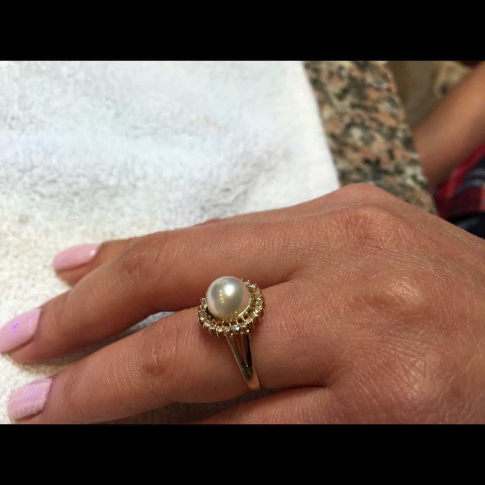 14k Diamond Pearl Ring