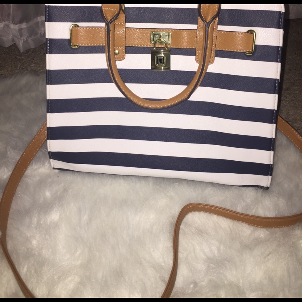 Beautiful Brand New Handbag/Purse