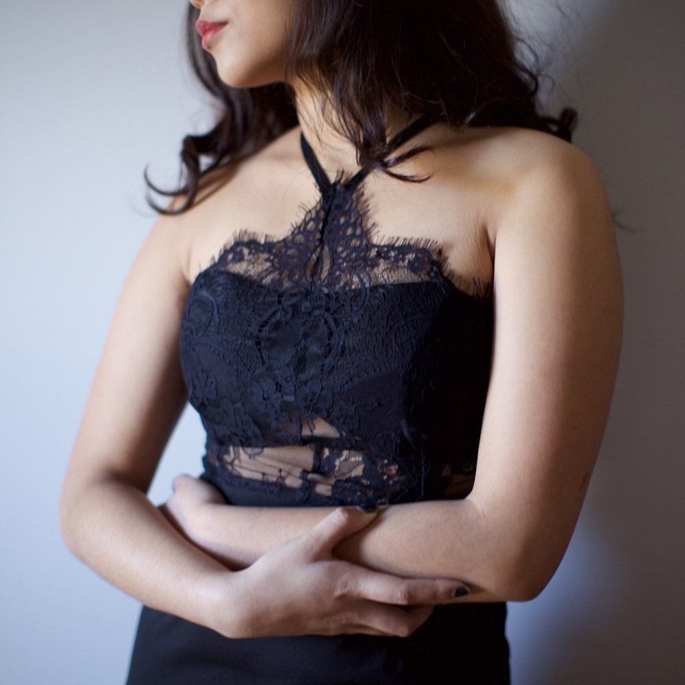 Halter lace dress - Picture 2 of 4