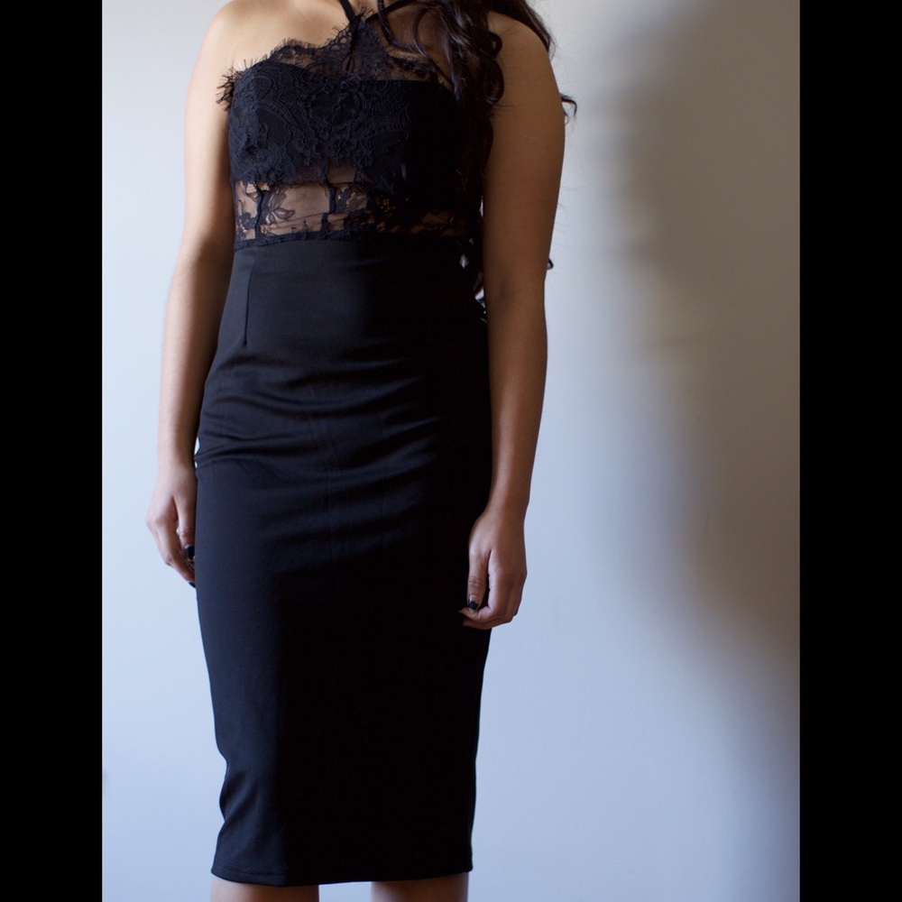 Halter lace dress - Picture 3 of 4
