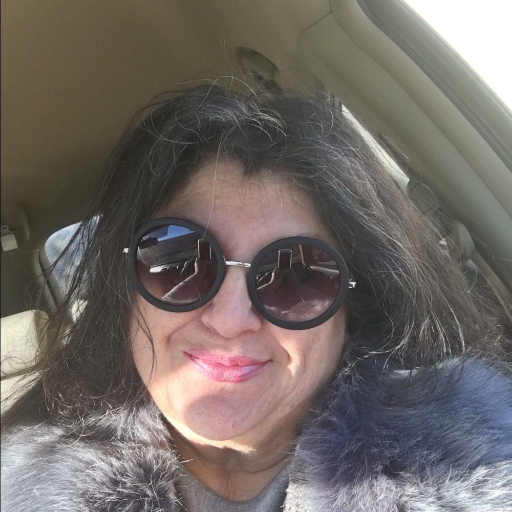 Meet your Posher, Virginia