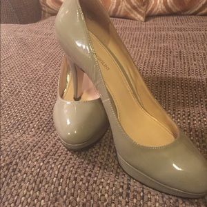9 1/2 sage Enzo pumps